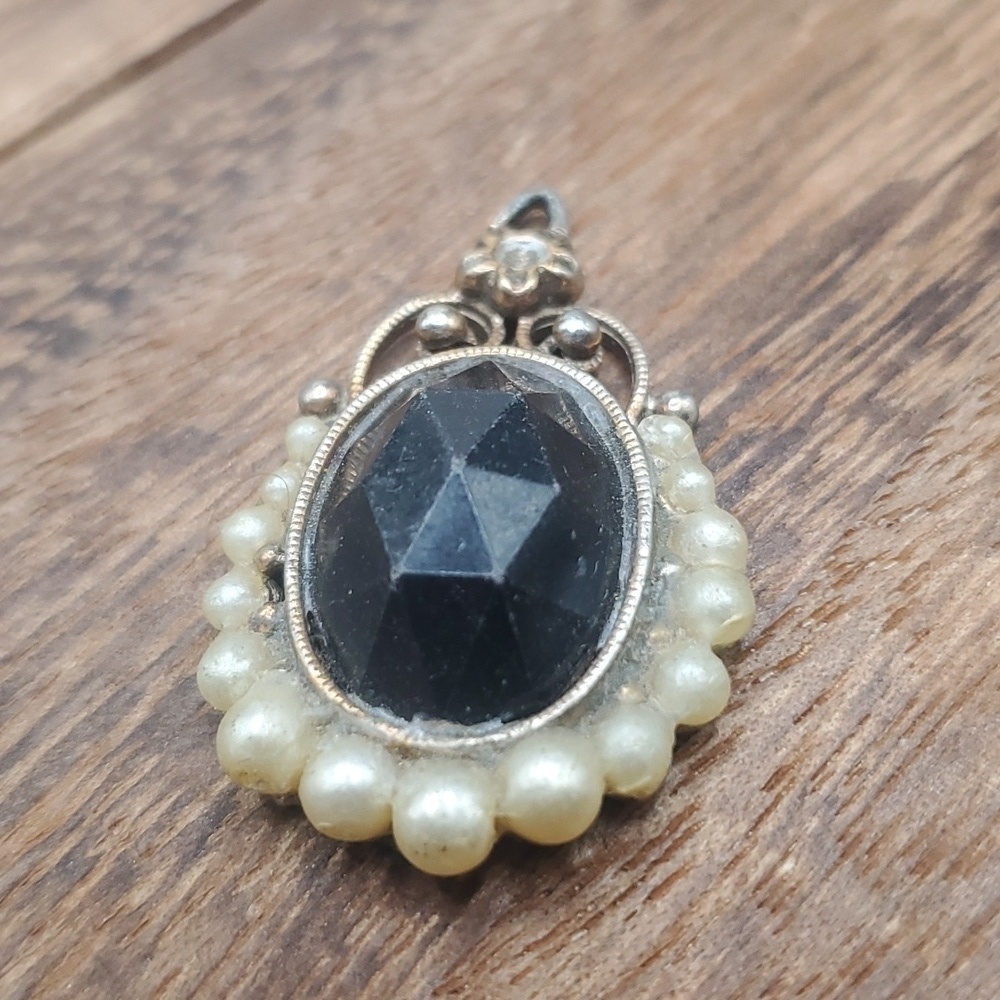 Sterling onyx pearl doily estate Gothic drop pendant